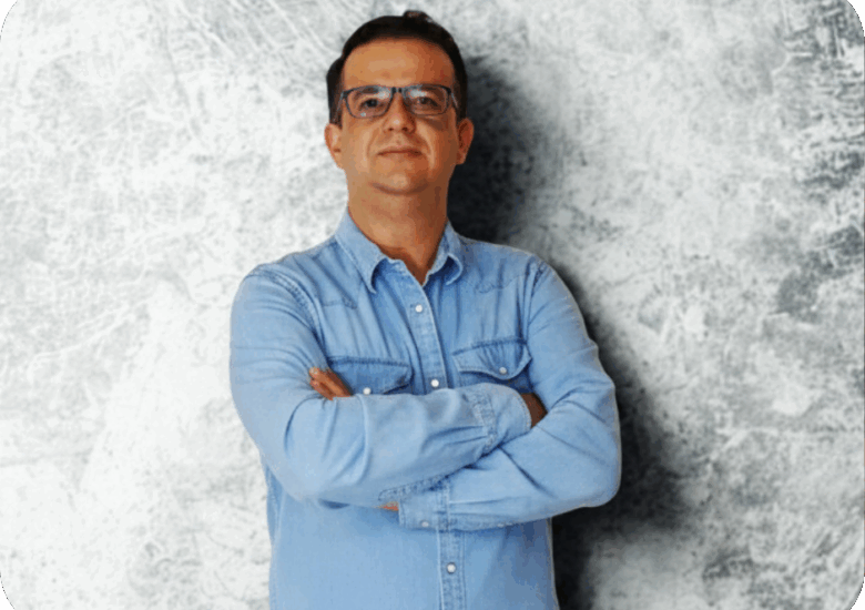 De huir de las balas a gobernar la esperanza: Él director espiritual que OneHope levantó en El Salvador